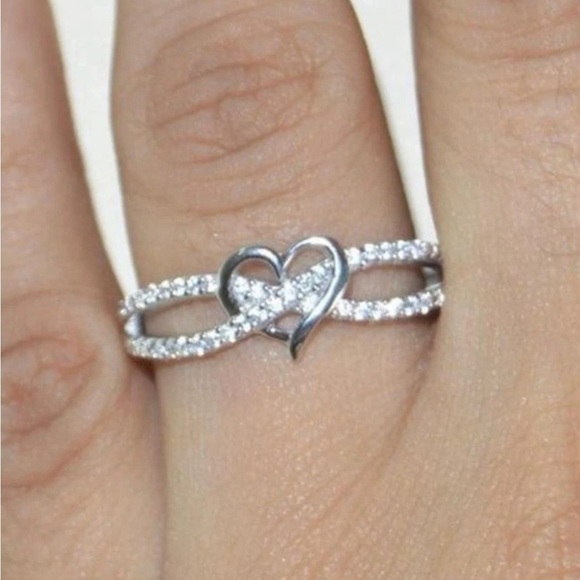 💖5 items for $25 Sale!💖 Rhinestone Heart Decor Ring - Picture 3 of 3